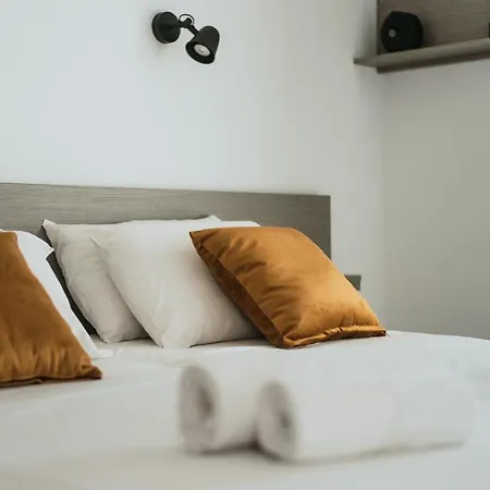 Five Keys Apartment *
